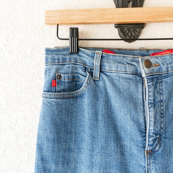 NYDJ Size 10 Tummy Tuck Jeans Light Wash Made in USA Straight Leg Denim - Picture 4 of 7